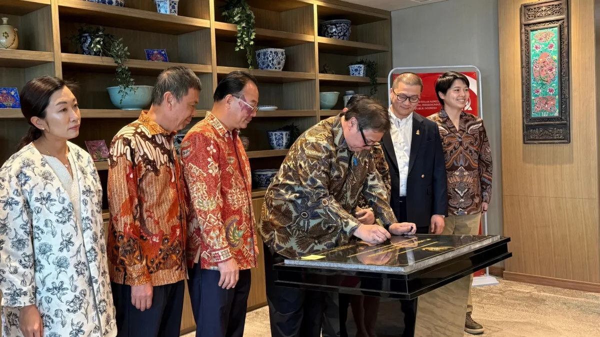 Airlangga Resmikan Pabrik Tiang Pancang Rp710 Miliar di KEK Kendal