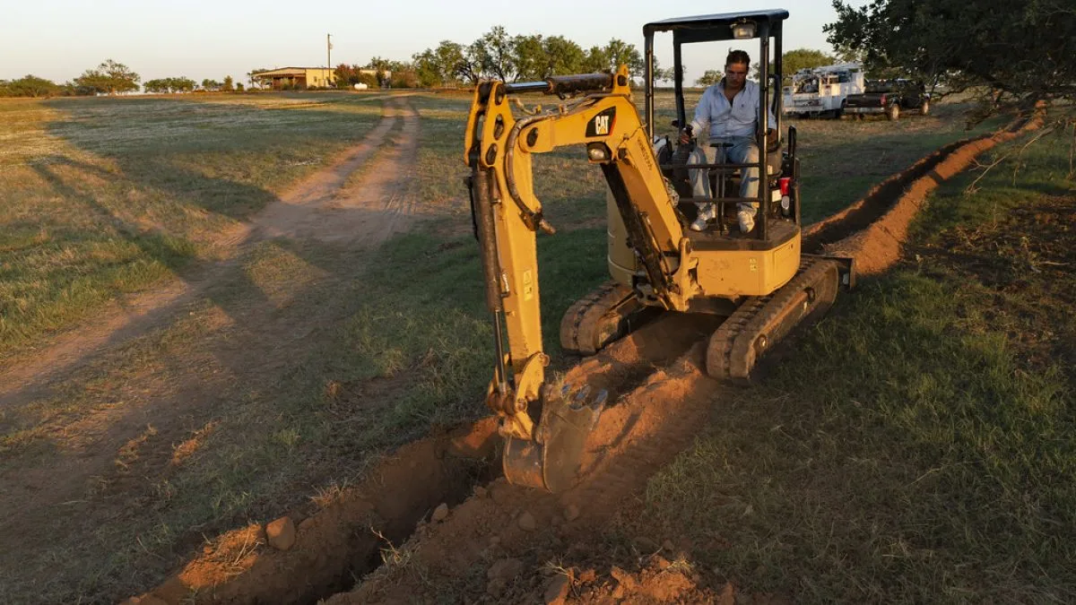 United Tractors Jual Excavator Listrik, Tinggalkan Solar